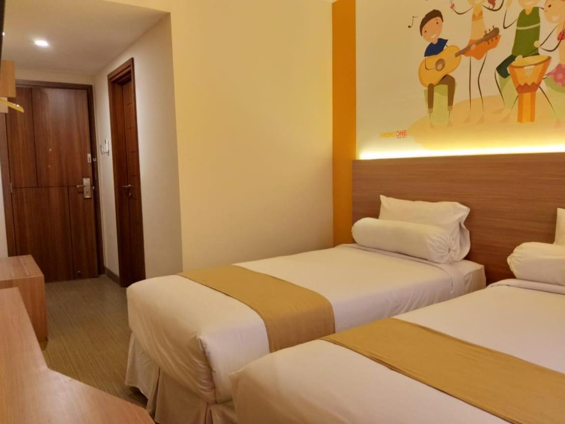 Front One Hotel 3*